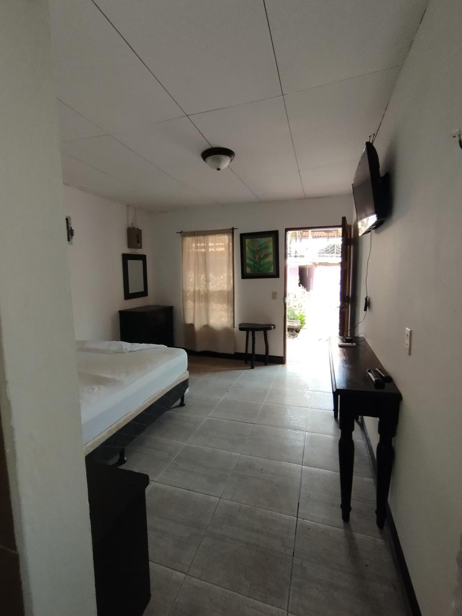 מויוגאלפה The Landing Hotel And Restaurant מראה חיצוני תמונה