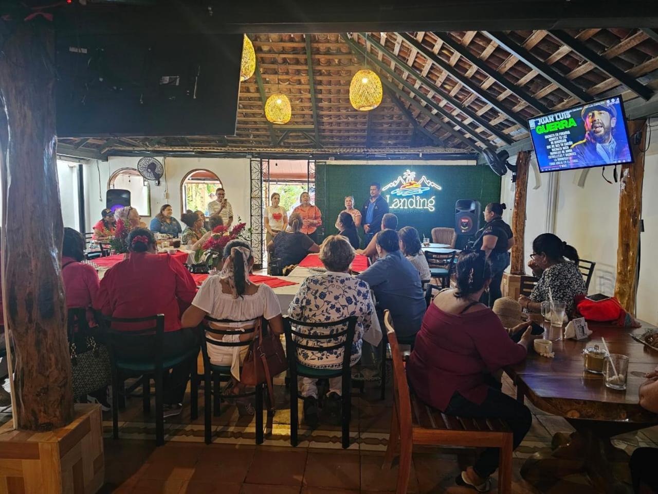 מויוגאלפה The Landing Hotel And Restaurant מראה חיצוני תמונה