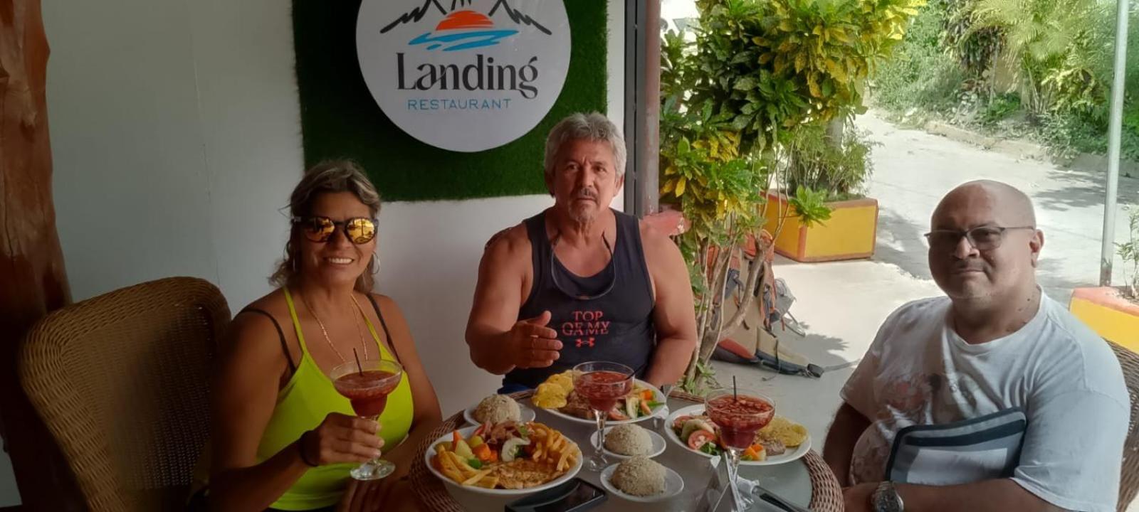 מויוגאלפה The Landing Hotel And Restaurant מראה חיצוני תמונה