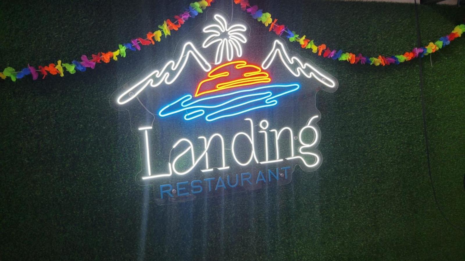 מויוגאלפה The Landing Hotel And Restaurant מראה חיצוני תמונה