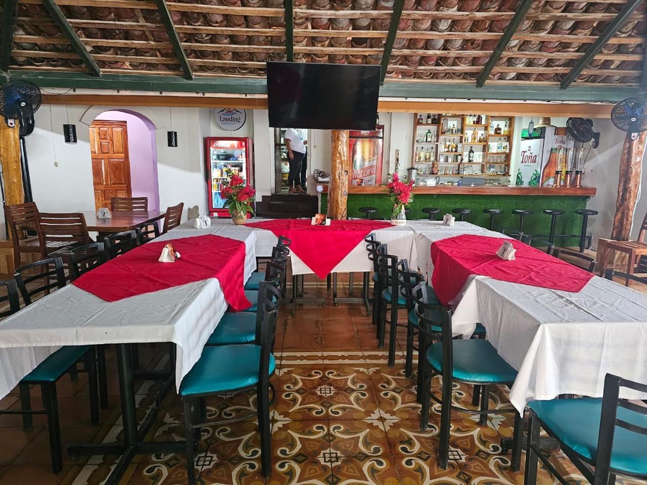מויוגאלפה The Landing Hotel And Restaurant מראה חיצוני תמונה
